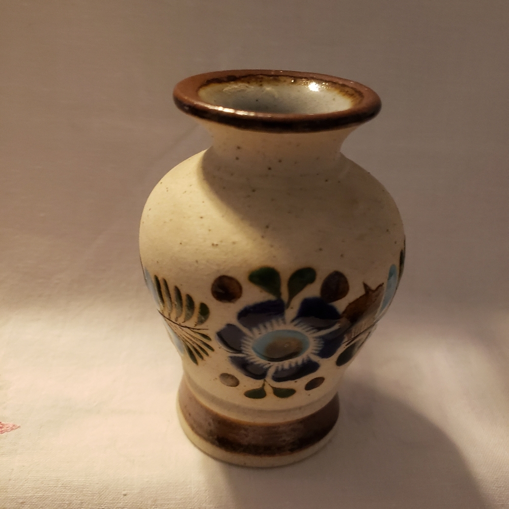 Beautiful Vintage Tonala Folk Art Pottery Sandstone Floral Vase Mexico
